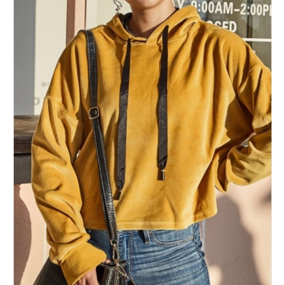 Tops - $10 Deals🤝🔖 Gold Crushed velvet Cropped Bomber Pullon drawstring hoodie size M